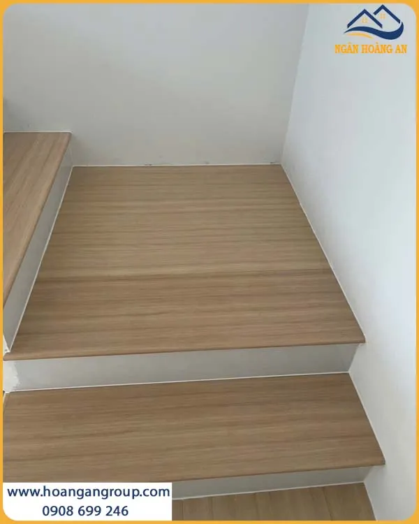 Mặt Bậc Cầu Thang Nhựa Giả Gỗ Glotex MB03