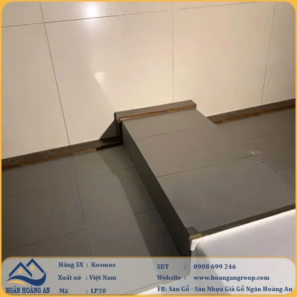 Len Chân Tường Nhựa Giả Gỗ LP20 Cao 79mm