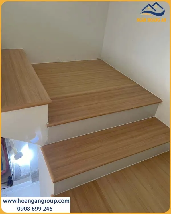 Mặt Bậc Cầu Thang Nhựa Giả Gỗ Glotex MB03