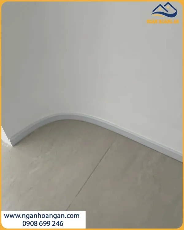 Phào Len Chân Tường Nhựa Màu Trắng Charmwood PVC755 Cao 75mm