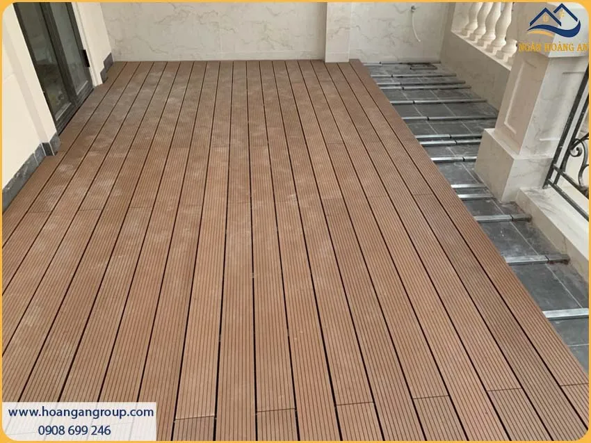 Sàn Gỗ Nhựa Ngoài Trời Kosmos K140V25X3M Light Wood