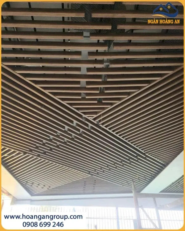 Trần Nan Nhựa Giả Gỗ Hobi Wood 40x100 HT104