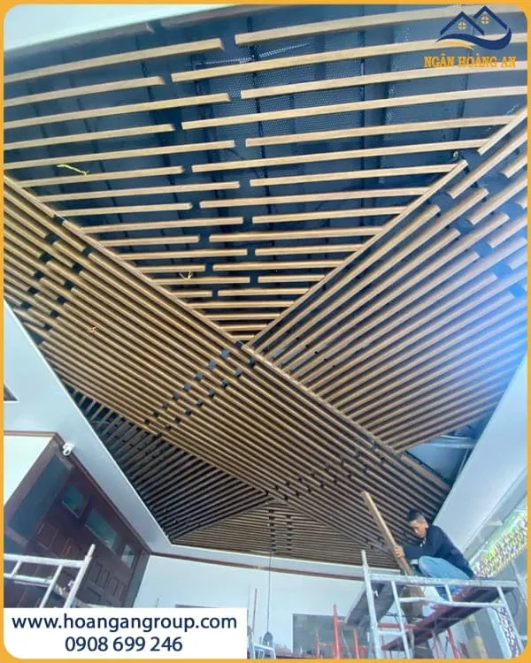 Trần Nan Nhựa Giả Gỗ Hobi Wood 40x100 HT104