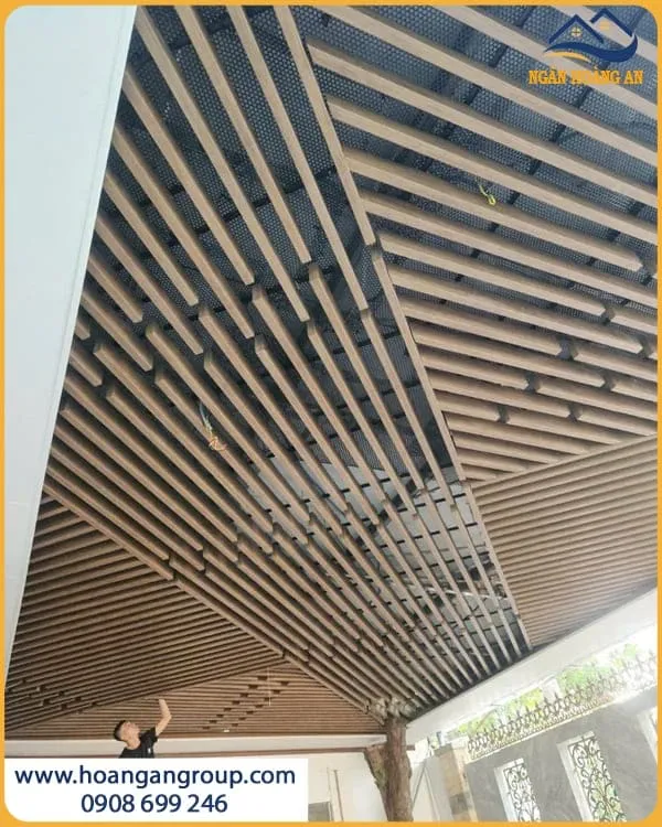 Trần Nan Nhựa Giả Gỗ Hobi Wood 40x100 HT104