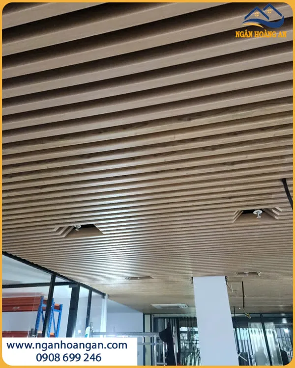 Thanh Trần Nan Nhựa Giả Gỗ Hobi Wood 40x100 HT105