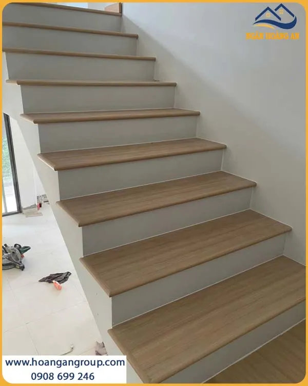 Mặt Bậc Cầu Thang Nhựa Giả Gỗ Glotex MB03