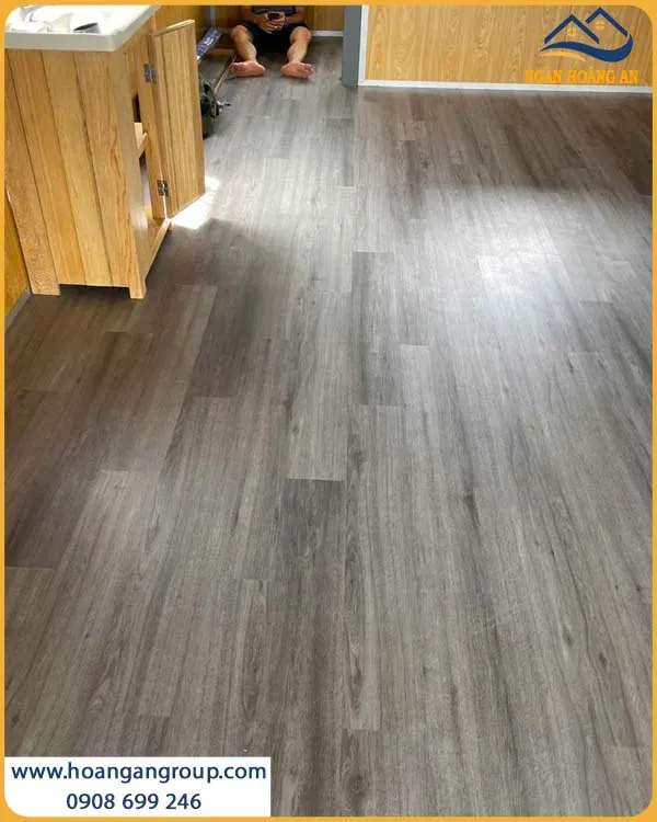 Thi Công Sàn Dán Keo THFloor W302 Dày 3mm Tạo Nên Sự Sang Trọng