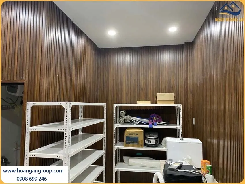Thi Công Ốp Tường Lam Sóng Giả Gỗ Tạo Nên Sự Sang Trọng