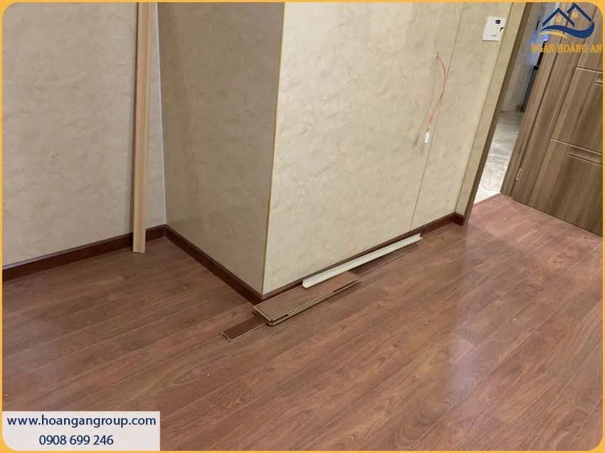 Thi Công Sàn Gỗ Công Nghiệp Binyl BN8459 Tạo Nên Sự Sang Trọng