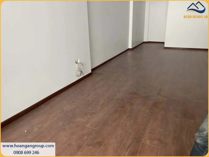 Thi Công Sàn Gỗ Công Nghiệp Binyl BT8459 Tạo Nên Sự Sang Trọng