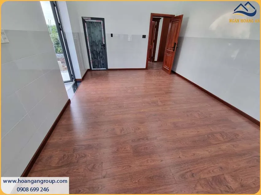Thi Công Sàn Gỗ Công Nghiệp Binyl BT8459 Tạo Nên Sự Sang Trọng