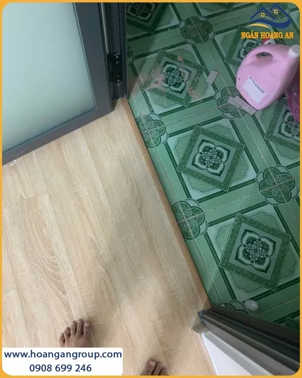 Căn Hộ Thi Công Bằng Sàn Gỗ Công Nghiệp Bền Bỉ, Không Bị Phai Màu Căn Hộ Thi Công Bằng Sàn Gỗ Công Nghiệp Bền Bỉ, Không Bị Phai Màu