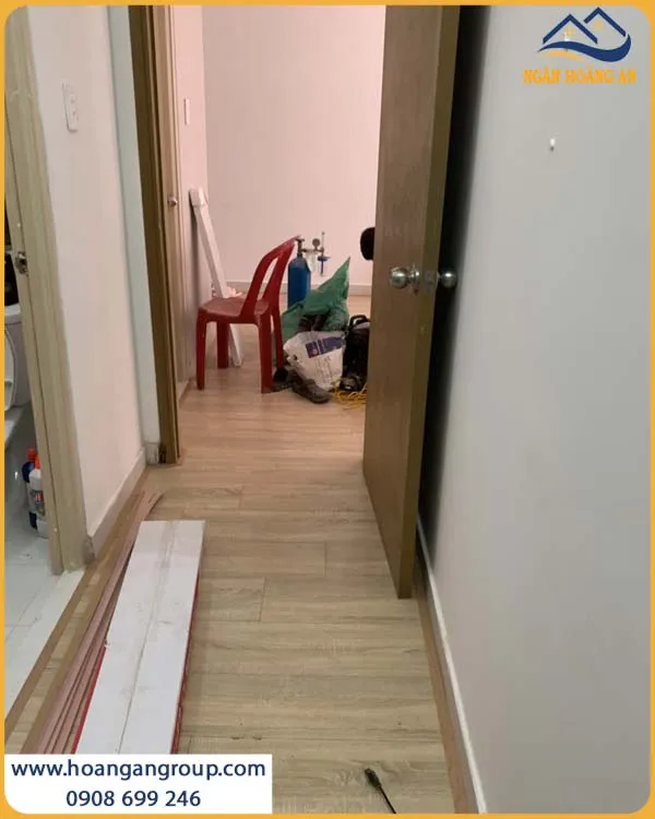 Sàn Gỗ Kosmos Được Lắp Đặt Thời Thượng Cho Phòng Khách