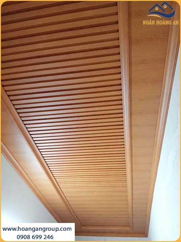 Trần Nhà Được Ốp Bởi Lam Sóng Giả Gỗ Độc Đáo, Mới Mẻ