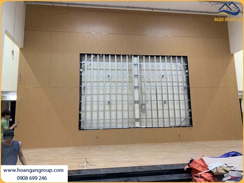 Thi Công Lam Sóng Giả Gỗ Galawood Tạo Nên Sự Sang Trọng