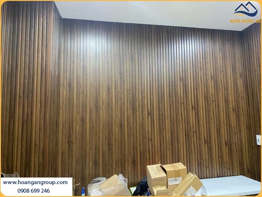 Thi Công Lam Sóng Giả Gỗ Galawood Tạo Điểm Nhấn Cho Căn Hộ