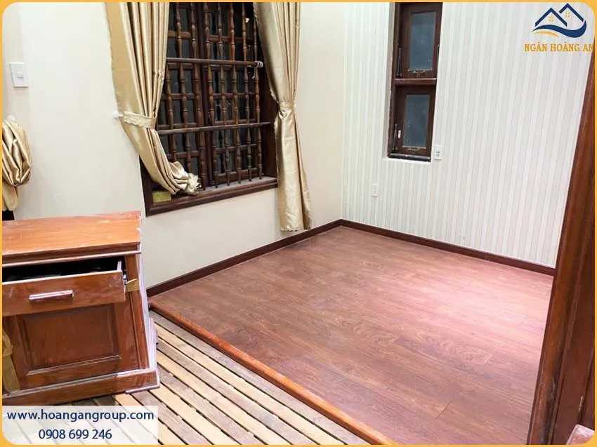 Sàn Gỗ Công Nghiệp Binyl Được Lắp Đặt Thời Thượng Cho Phòng Khách