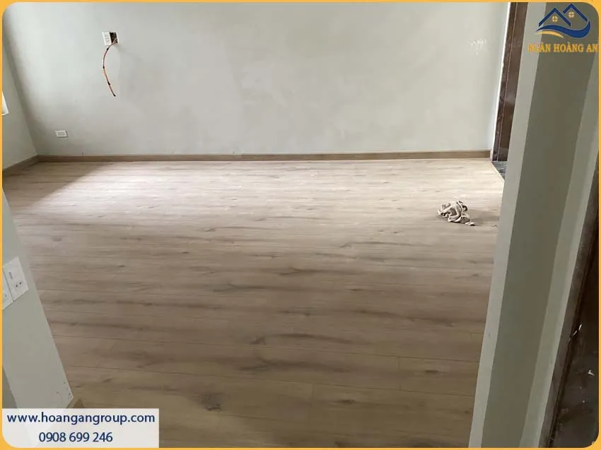 Khách Hàng Hài Lòng Tuyệt Đối Sau Khi Thi Công Sàn Gỗ Công Nghiệp