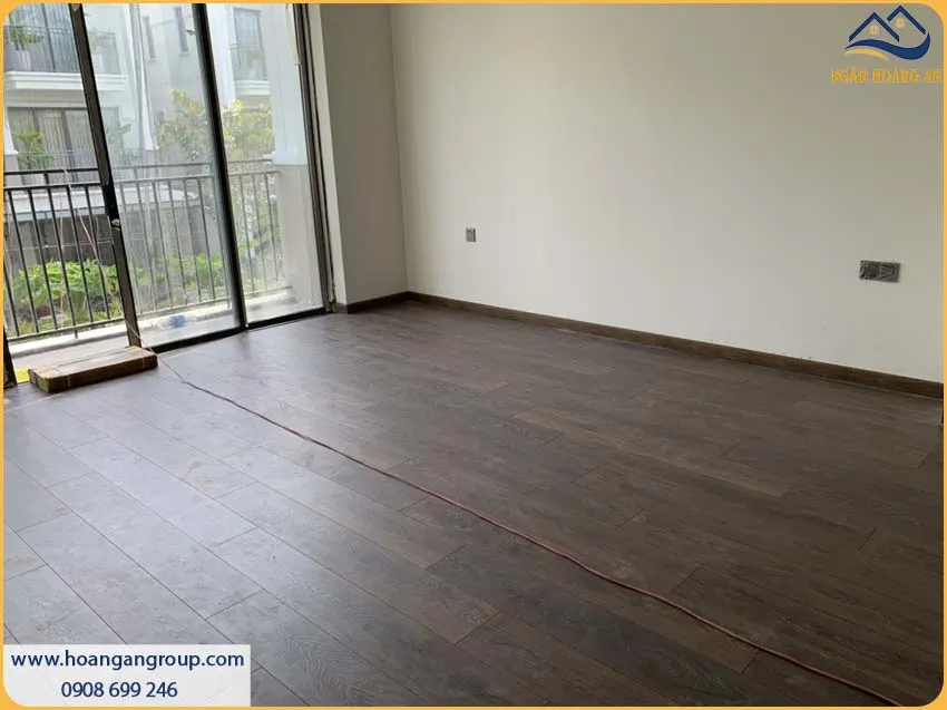 Thi Công Sàn Gỗ Công Nghiệp Binyl Đức Không Bị Công Vênh Hay Co Ngót
