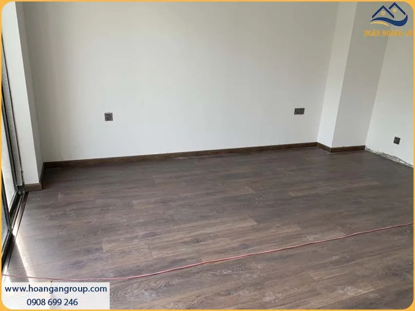 Khách Hàng Hài Lòng Tuyệt Đối Sau Khi Thi Công Sàn Gỗ Công Nghiệp