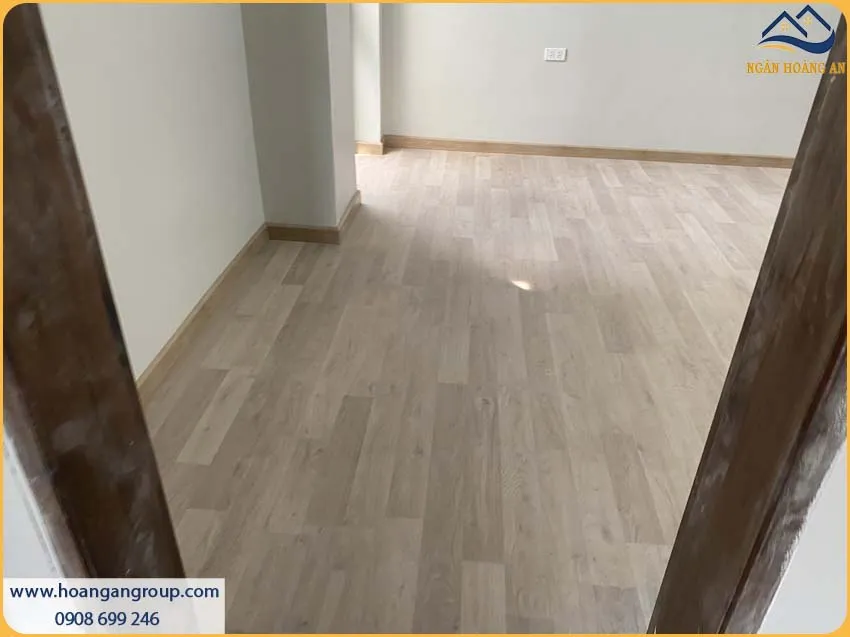 Căn Hộ Thi Công Bằng Sàn Gỗ Công Nghiệp Binyl Chống Nước 100 Giờ