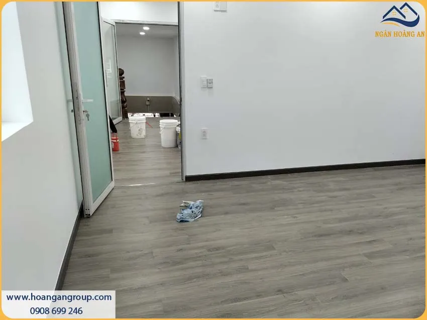 Khách Hàng Hài Lòng Tuyệt Đối Sau Khi Thi Công Sàn Gỗ Công Nghiệp