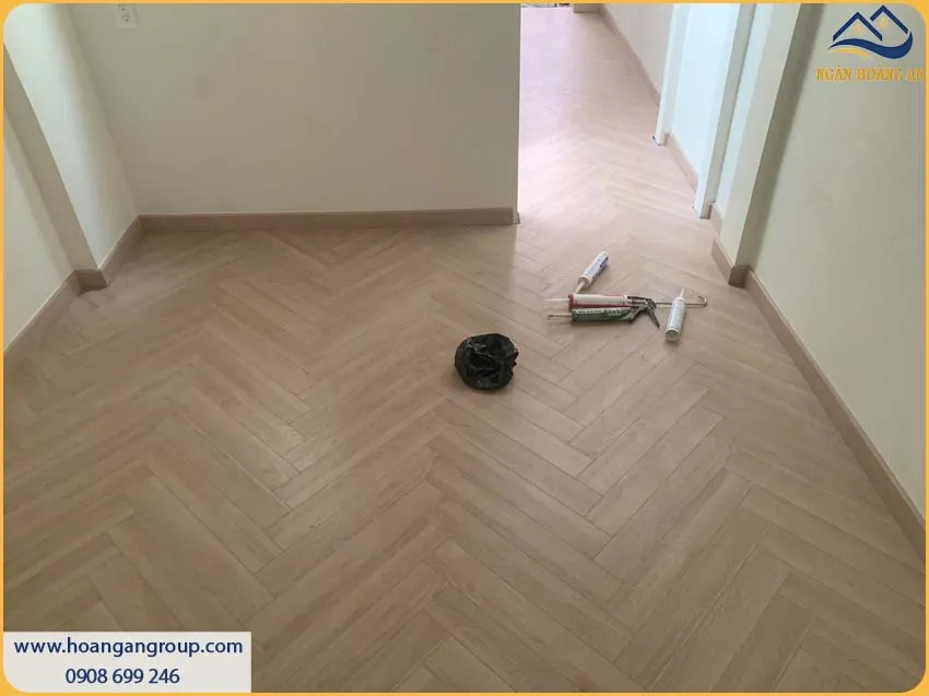 Phòng Khách Được Thi Công Sàn Gỗ Xương Cá Kosmos Đẹp Và Thu Hút Phòng Khách Được Thi Công Sàn Gỗ Xương Cá Kosmos Đẹp Và Thu Hút
