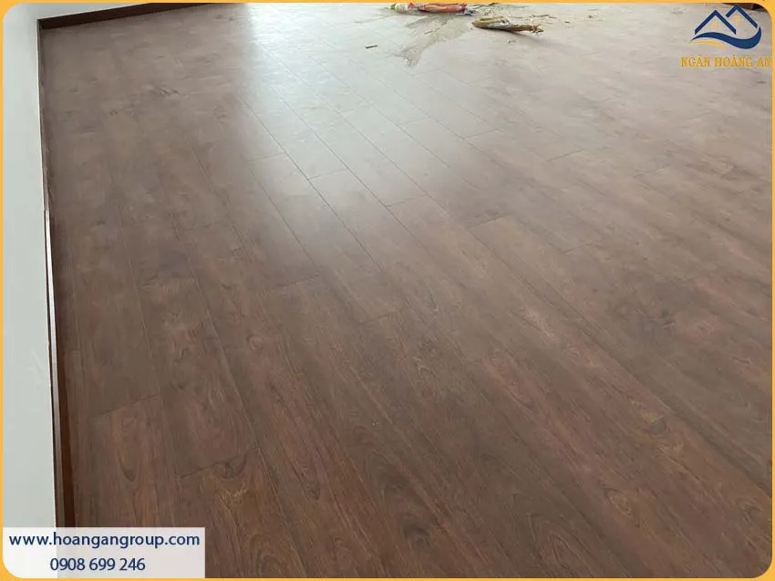 Sàn Gỗ Công Nghiệp Binyl Được Lắp Đặt Thời Thượng Cho Phòng Khách