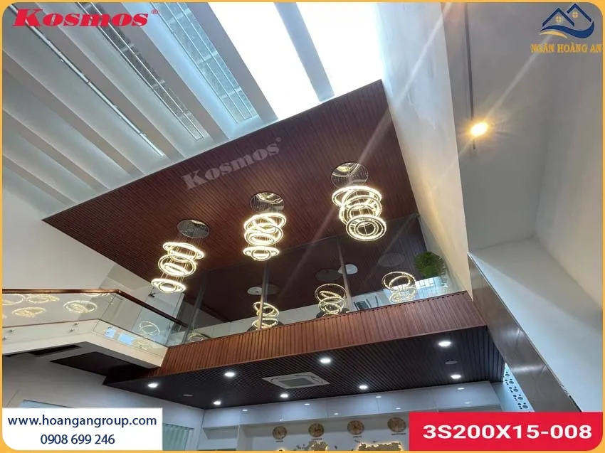 Trần Nhà Được Ốp Bởi Lam Sóng Giả Gỗ Độc Đáo, Mới Mẻ