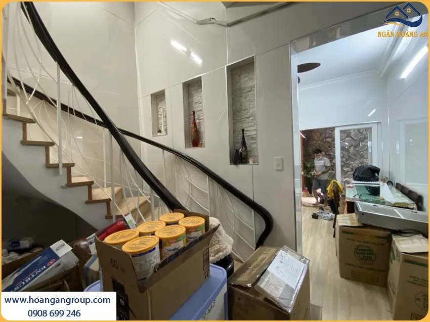 Thi Công Ốp Tường Tấm PVC Nhựa Màu Trắng Sang Trọng Cho Không Gian Thi Công Ốp Tường Tấm PVC Nhựa Màu Trắng Sang Trọng Cho Không Gian