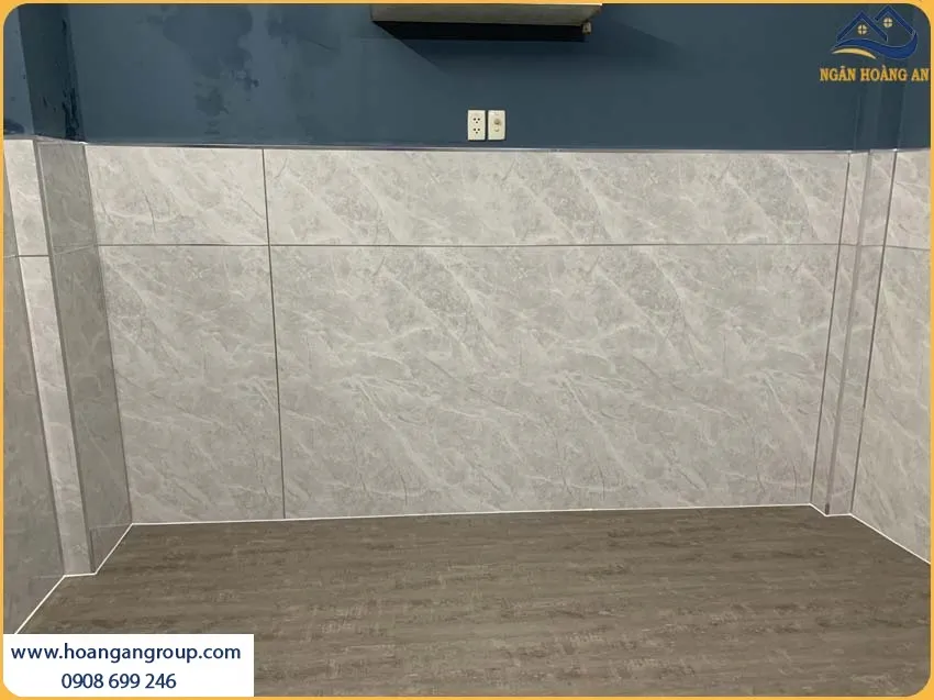 Tường Căn Hộ Được Ốp Bởi Tấm PVC Nhựa Giả Bê Tông Hiện Đại