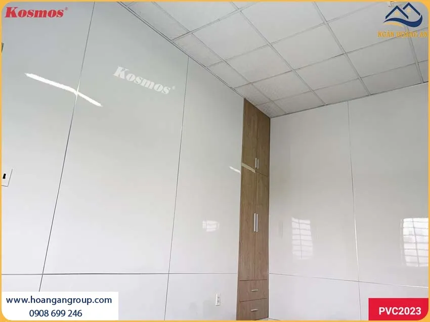 Khách Hàng Hài Lòng Tuyệt Đối Sau Khi Hoàn Thiện Ốp Tường PVC Màu Trắng