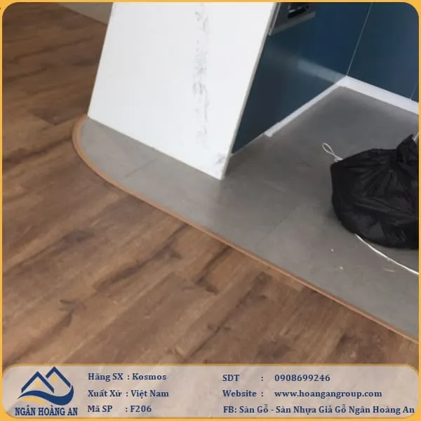 Thi Công Uốn Cong Nẹp Sàn Nhựa Giả Gỗ Kosmos F206 Tại Quận 5 TPHCM Thi Công Uốn Cong Nẹp Sàn Nhựa Giả Gỗ Kosmos F206 Tại Quận 5 TPHCM