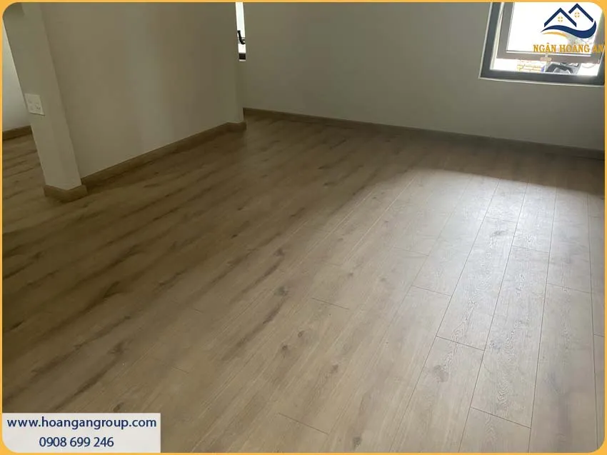 Khách Hàng Rất Tin Dùng Sàn Gỗ Công Nghiệp Binyl Cốt Đen 12mm
