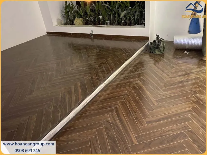 Lắp Đặt Sàn Gỗ Xương Cá Kosmos Vừa Tiết Kiệm Chi Phí Vừa Có Độ Bền Cao Lắp Đặt Sàn Gỗ Xương Cá Kosmos Vừa Tiết Kiệm Chi Phí Vừa Có Độ Bền Cao