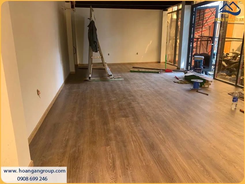 Thi Công Lát Sàn Nhựa Giả Gỗ Hèm Khóa MAT Floor Nhanh Chóng