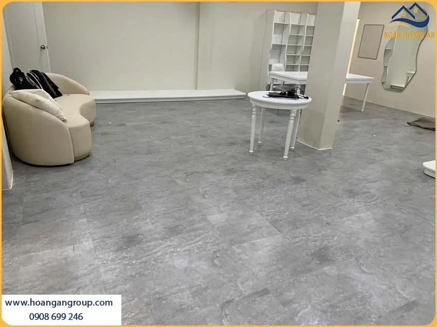Thi Công Sàn Nhựa Dán Keo Vân Bê Tông Thêm Đẳng Cấp
