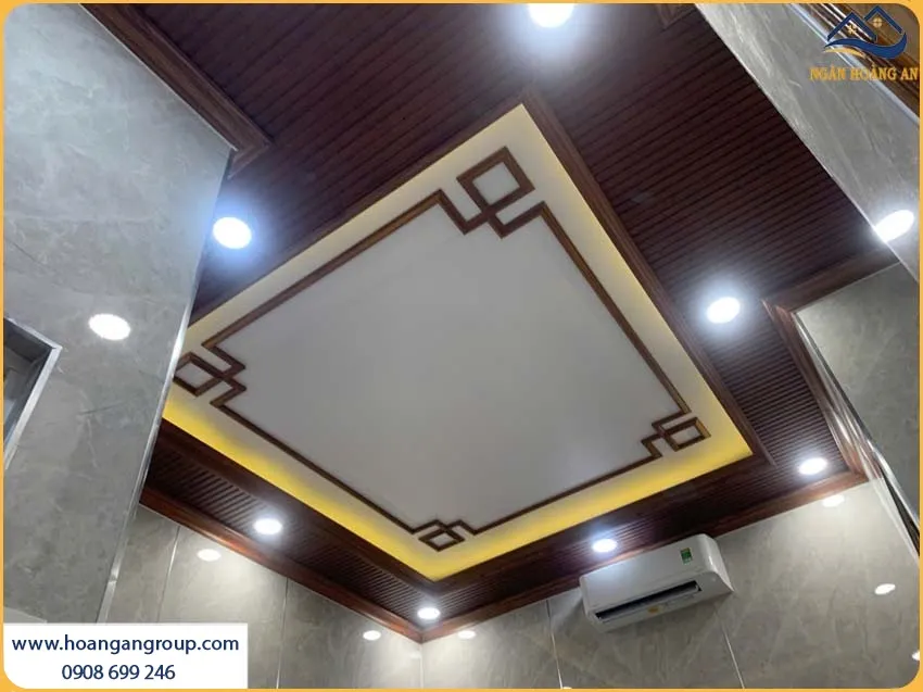 Khách Hàng Hài Lòng Sau Khi Thi Công Ốp Trần Nano Giả Gỗ Cho Nhà