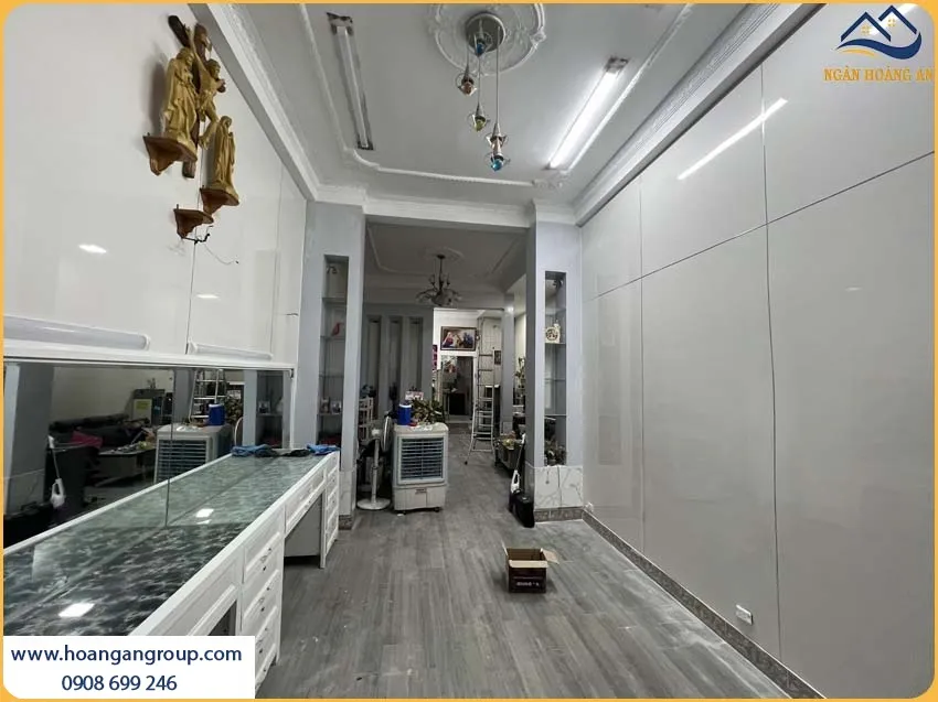 Khách Hàng Tại TPHCM Yêu Thích Tấm PVC Màu Trắng Ốp Tường Cho Nhà Ở