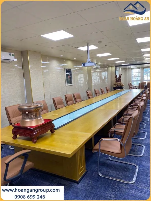Thi Công Ốp Tường Tấm PVC Nhựa Giả Đá Sang Trọng Cho Phòng Họp
