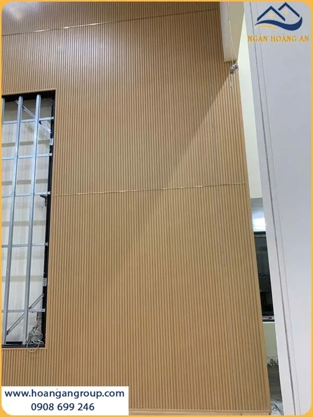 Khách Hàng Hài Lòng Tuyệt Đối Sau Khi Thi Công Lam Sóng Giả Gỗ Galawood