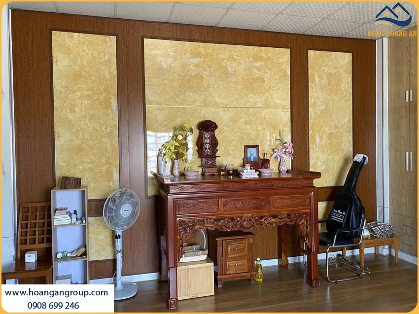 Phòng Thờ Được Ốp Tường Bằng Tấm Nhựa PVC Giả Đá Và Lam Sóng Phòng Thờ Được Ốp Tường Bằng Tấm Nhựa PVC Giả Đá Và Lam Sóng
