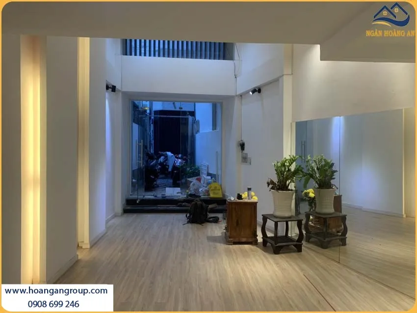 Khách Hàng Hài Lòng Tuyệt Đối Sau Khi Thi Công Sàn Gỗ Công Nghiệp Khách Hàng Hài Lòng Tuyệt Đối Sau Khi Thi Công Sàn Gỗ Công Nghiệp