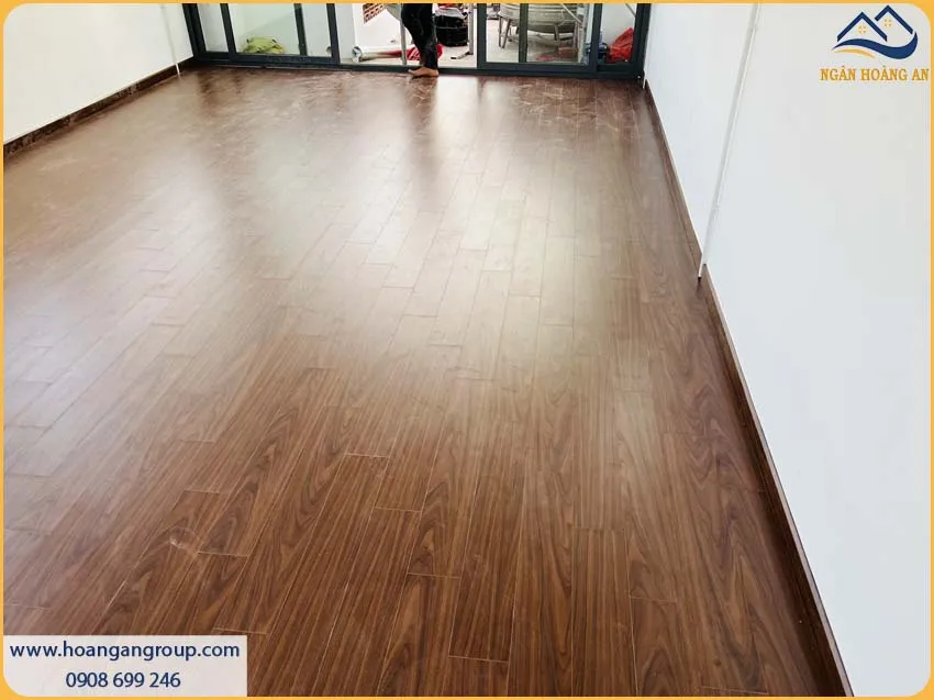 Khách Hàng Hài Lòng Tuyệt Đối Sau Khi Thi Công Sàn Gỗ Công Nghiệp Khách Hàng Hài Lòng Tuyệt Đối Sau Khi Thi Công Sàn Gỗ Công Nghiệp