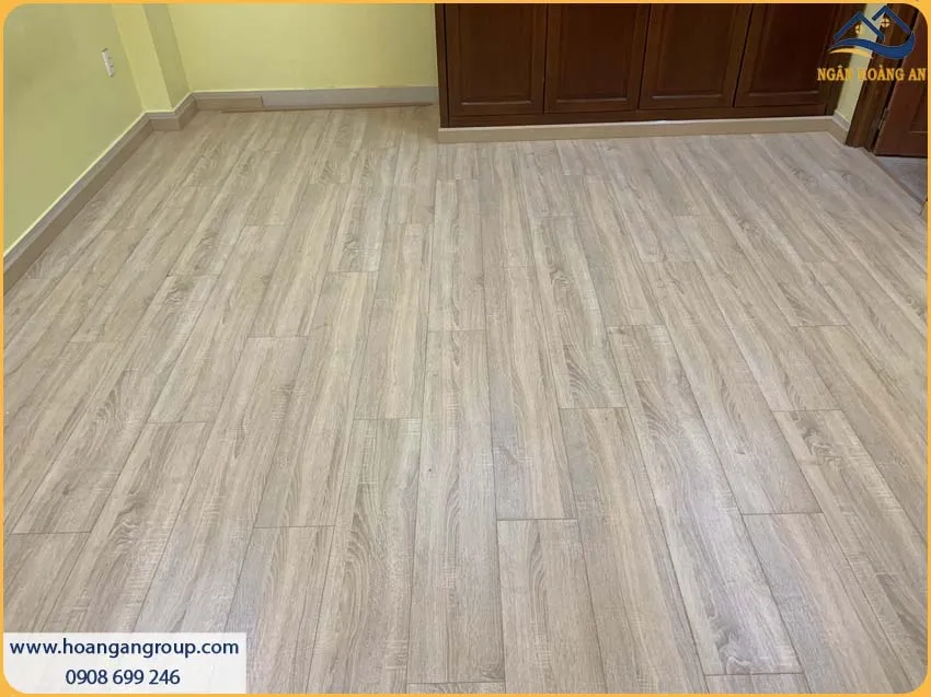 Sàn Gỗ Công Nghiệp Kosmos Có Khả Năng Chống Trơn Trượt, Chống Ẩm Móc Sàn Gỗ Công Nghiệp Kosmos Có Khả Năng Chống Trơn Trượt, Chống Ẩm Móc