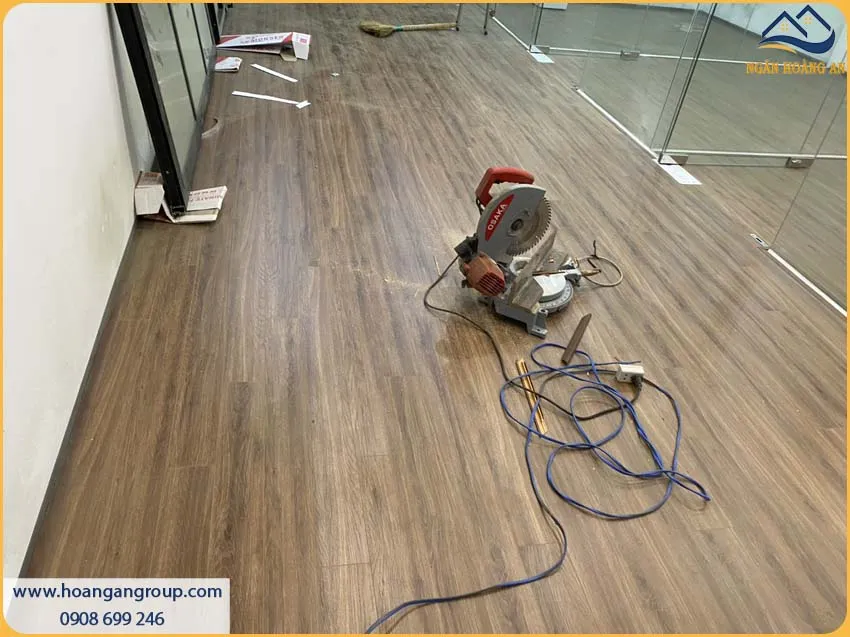Thi Công Sàn Gỗ Công Nghiệp Morser Thân Thiện Với Người Dùng