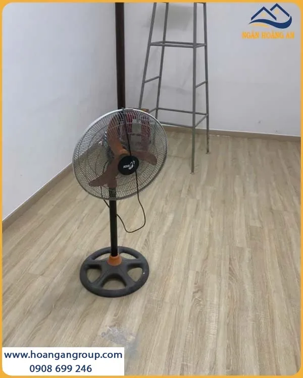 Sàn Nhà Được Lắp Đặt Bởi Sàn Gỗ Công Nghiệp Độc Đáo Sàn Nhà Được Lắp Đặt Bởi Sàn Gỗ Công Nghiệp Độc Đáo