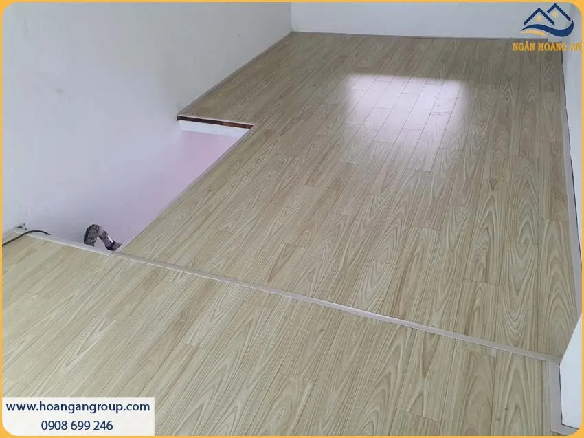 Khách Hàng Hài Lòng Tuyệt Đối Sau Khi Thi Công Sàn Gỗ Công Nghiệp