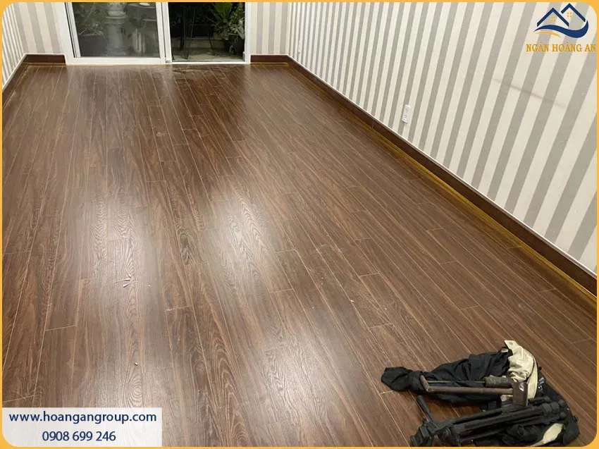 Thi Công Sàn Gỗ Công Nghiệp Morser Thân Thiện Với Người Dùng