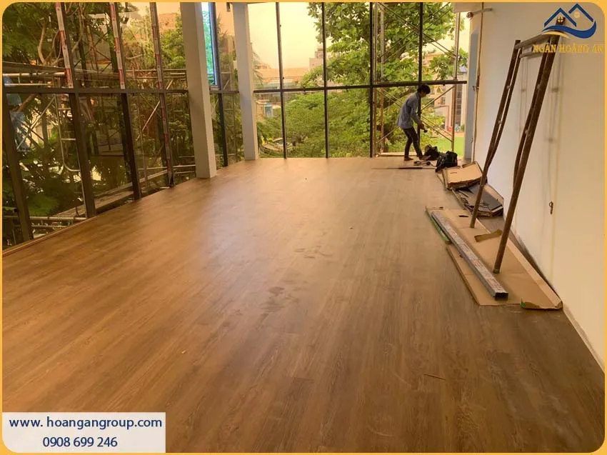Đội Ngũ Thi Công Tận Tâm Cho Lót Sàn Nhựa Hèm Khóa MAT Floor